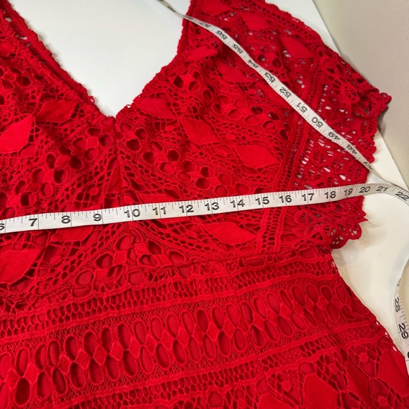 Lulu’s First Kiss Red Lace Sheath Dress Embroidered V Cut Chic size medium - Picture 10 of 12